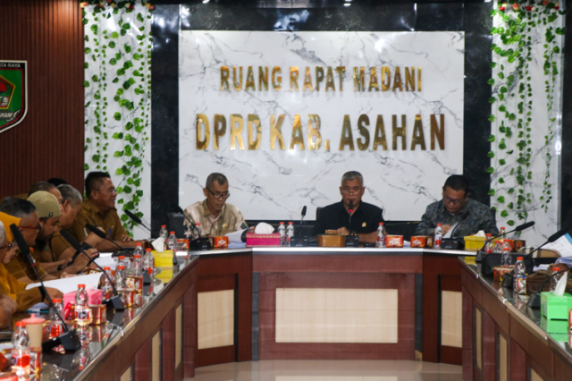 RAPAT BANGGAR : PENYEMPURNAAN HASIL EVALUASI PERDA TENTANG APBD T.A. 2025 & RANCANGAN PERBUP TENTANG PENJABARAN P.APBD T.A. 2025